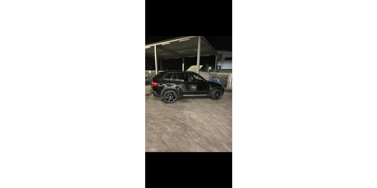 BMW X5 320.000 km 8.500 &euro; Catania 