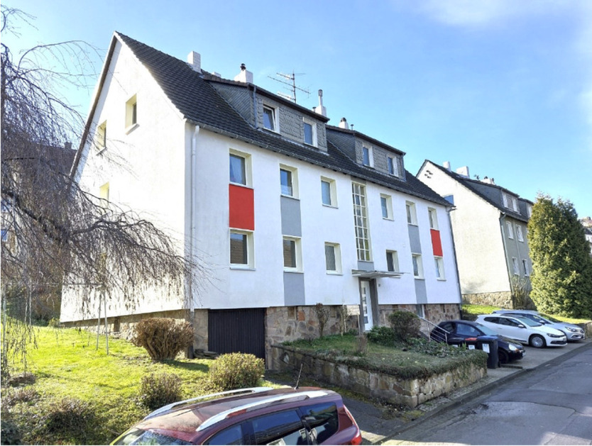 Gut geschnittene 3,0 Zimmer DG-Wohnung mit Blick auf das Schloss