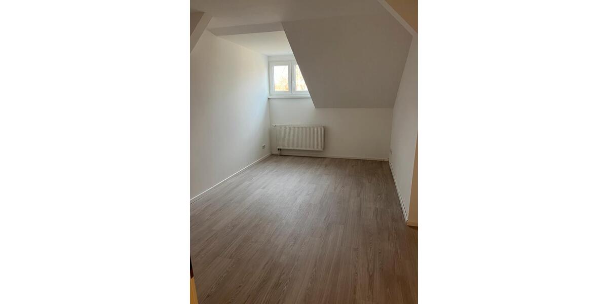 Dachgeschoßwohnung Neuhardenberg - 3 Zimmer, 87 m&sup2;, 609&euro; | Angebot:23699237