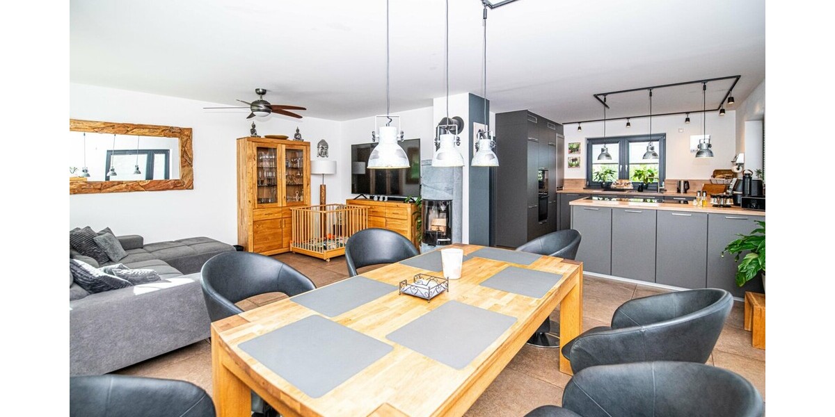 Neuwertiges Einfamilienhaus mit Kamin, PV-Anlage und Energieeffizienz A+ - Einfamilienhaus Cham / Vilzing Vilzing | Angebot:26786340