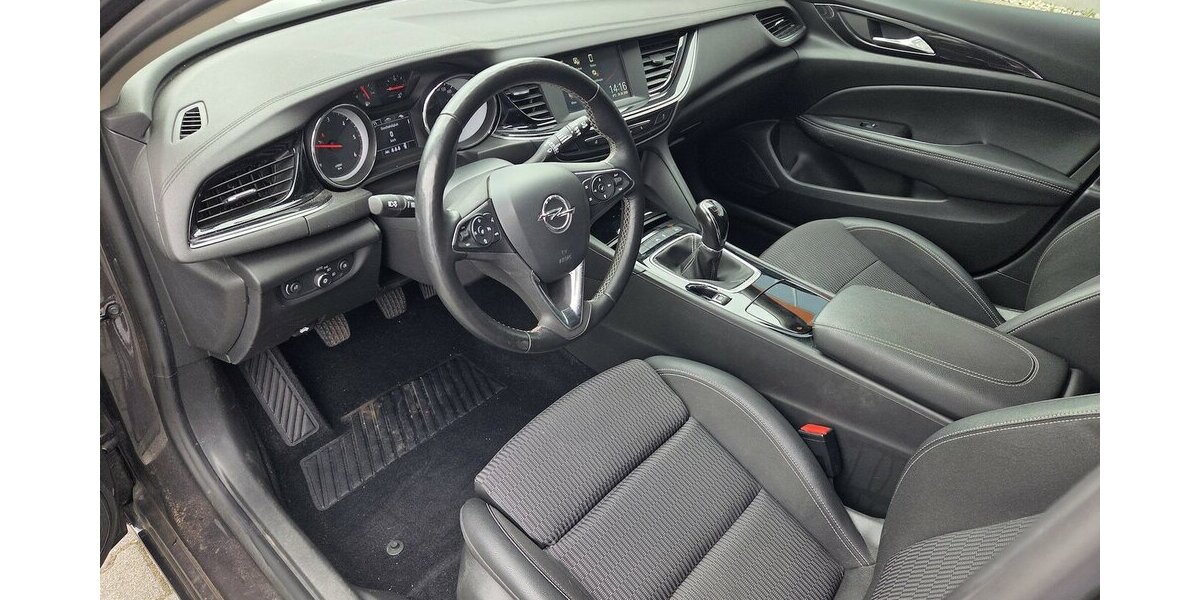 Opel Insignia Sports Tourer Elegance 47.149 km 15.250 &euro; Wilsdruff 01723