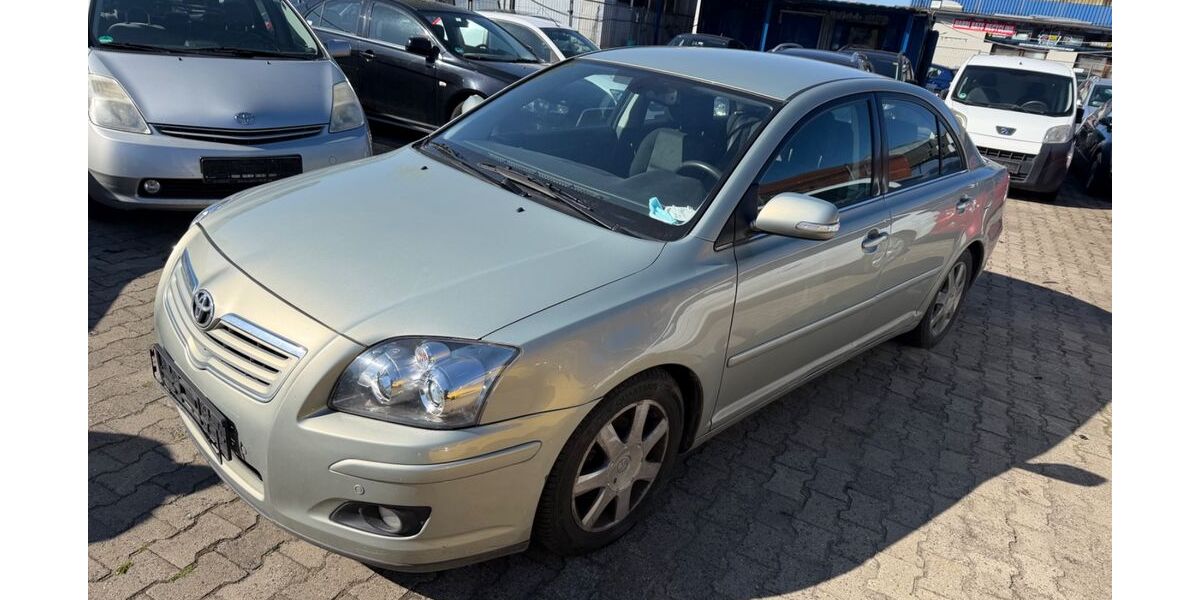 Toyota Avensis 139.000 km 2.990 &euro; Berlin 13587