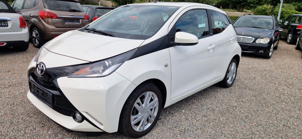 Toyota Aygo (X) 117.646 km 8.300 &euro; Sinsheim- Reihen 74889