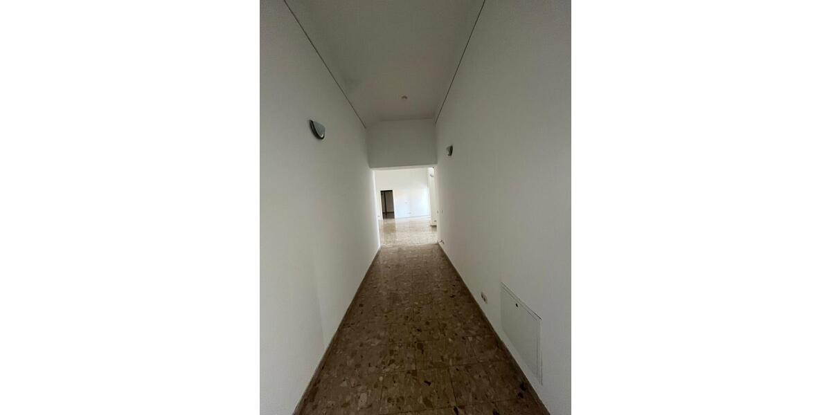 Erdgeschoßwohnung Erfurt - 4 Zimmer, 150 m&sup2;, 1.400&euro; | Angebot:25515319