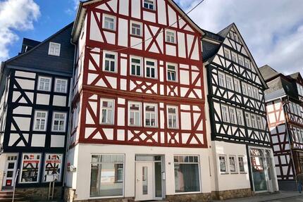 Freundliche 3-Zimmer-DG-Wohnung mit Balkon und Einbauküche