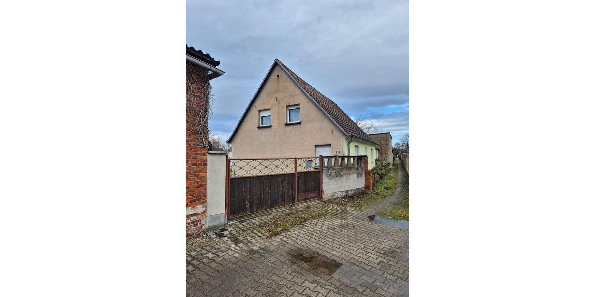 Einfamilienhaus Calbe (Saale) - 8 Zimmer, 163 m&sup2;, 70.000&euro; | Angebot:25223232