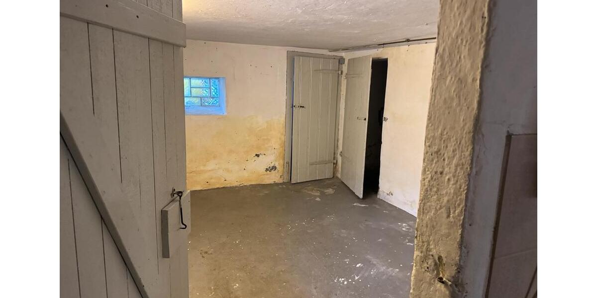 Einfamilienhaus mit 2 Garagen und großem Garten in Struthütten 6 zimmer