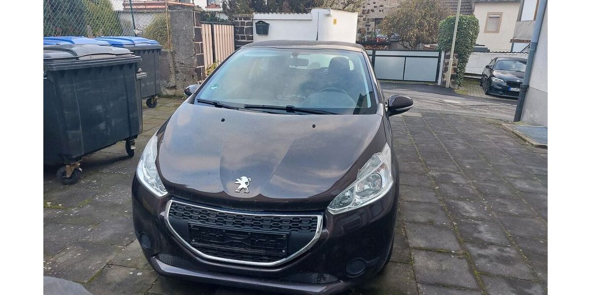 Peugeot 208 96.000 km 7.199 € Remagen 53424