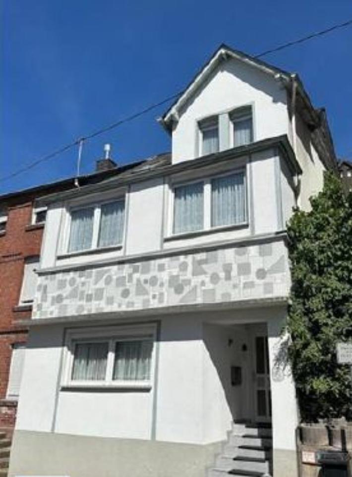 Charmantes Familienhaus in Idar – 142 m², Terrasse, Nebengebäude