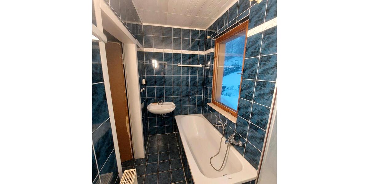 Einfamilienhaus Steinbach-Hallenberg Hallenberg - 9 Zimmer, 140 m&sup2;, 80.000&euro; | Angebot:26398498