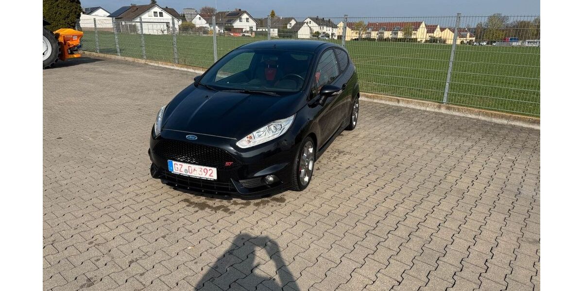 Ford Fiesta 155.200 km 6.990 &euro; Kötz 89359