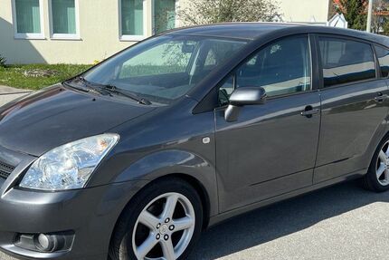 Toyota Corolla Verso 207.000 km 4.490 &euro; München 81479