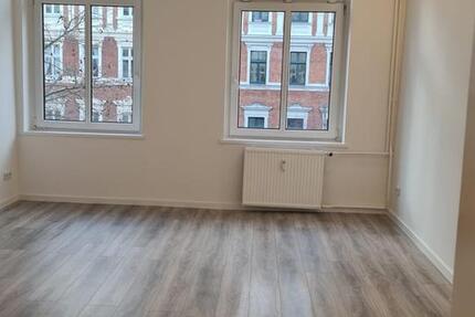 Wundervoll sanierte 4-Zimmer + Balkon WG geeignet 4 Personen 5 zimmer