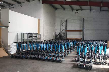 Halle mit Rolltoren; alle Branchen; PKW-Stellplätze; LKW anfahrbar zimmer