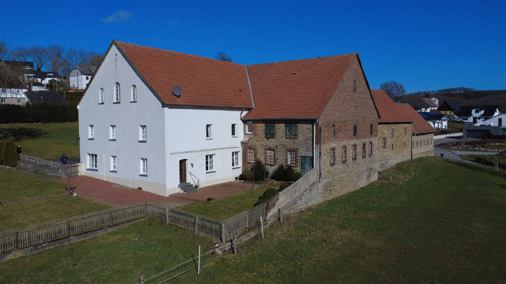 Einfamilienhaus Balve-Langenholthausen Balve - 8 Zimmer, 175 m&sup2;, 290.000&euro; | Angebot:26202065