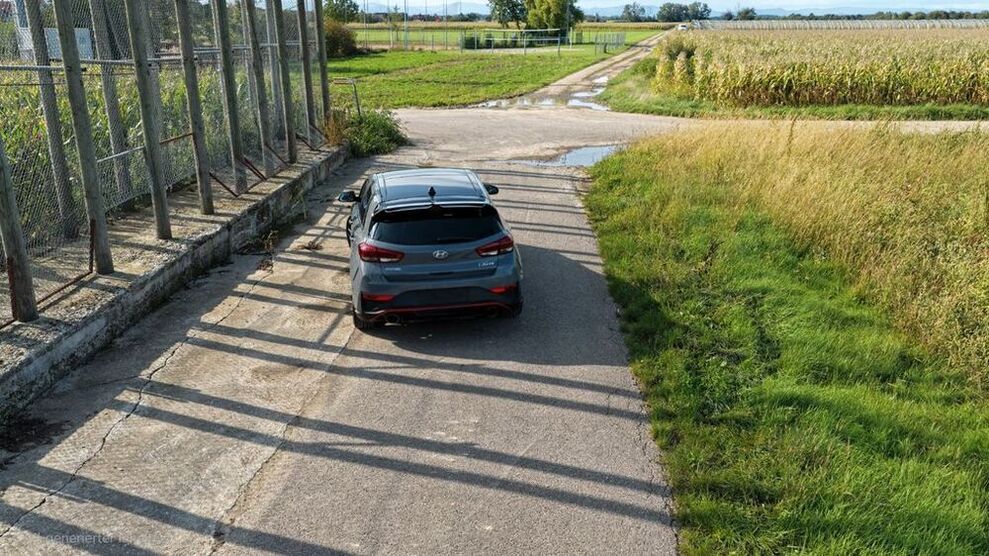 i30