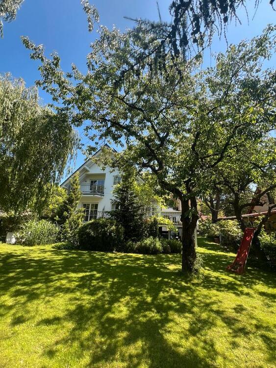 WG Zimmer in Haus mit Garten