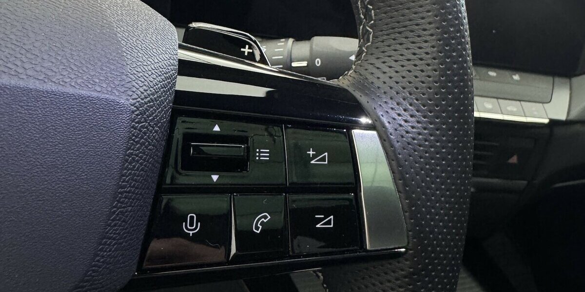 Opel Astra GS 130 Ultimate Full LED 360° Cam Panorama 40.200 km 23.350 &euro; Lich 35423