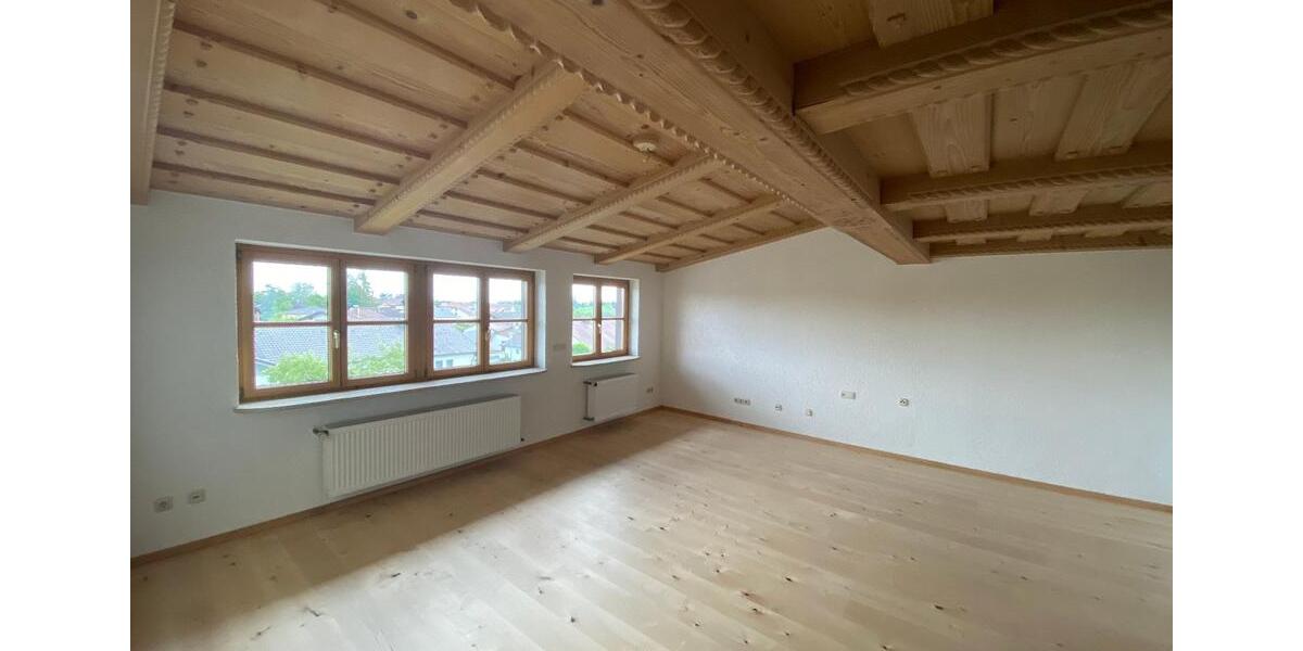 Dachgeschoßwohnung Salzweg - 3.5 Zimmer, 104 m&sup2;, 900&euro; | Angebot:26408502