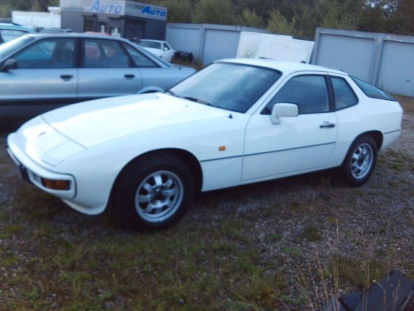 924