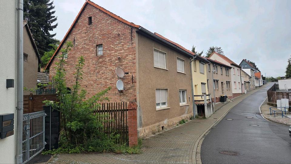 Reihenhaus Hettstedt - 3 Zimmer, 130 m&sup2;, 35.000&euro; | Angebot:27126510