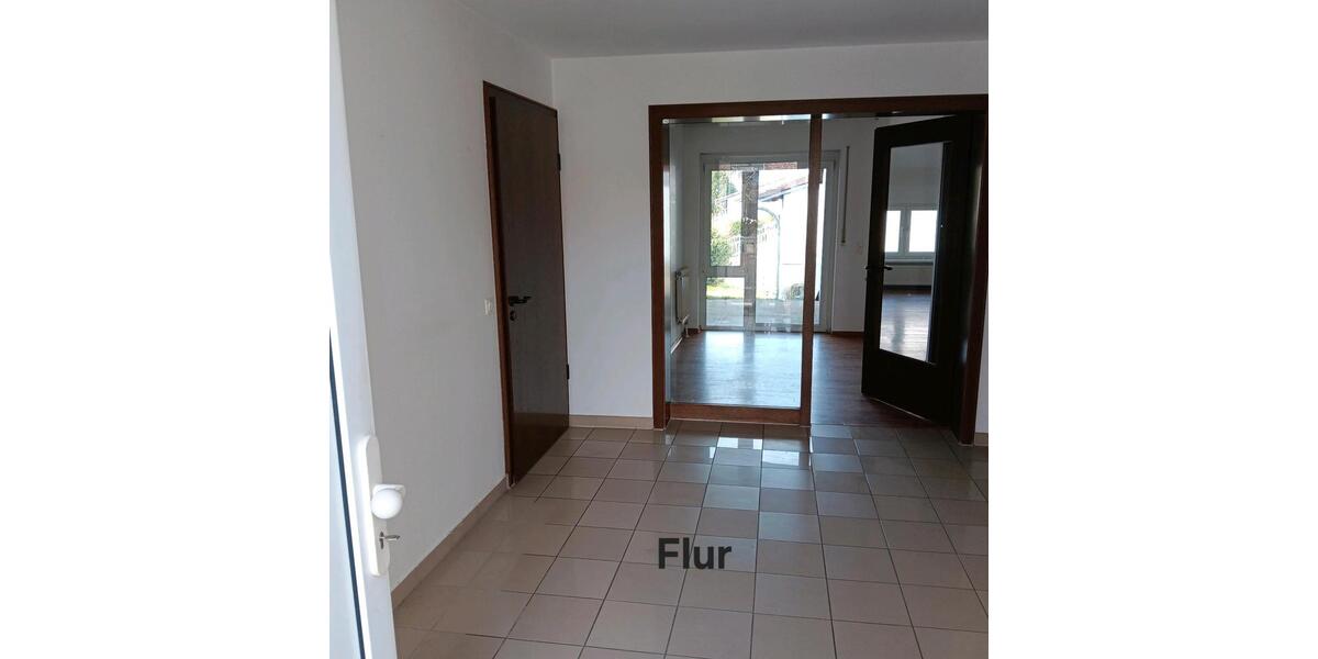 Erdgeschoßwohnung Bad Liebenwerda - 3 Zimmer, 90 m&sup2;, 630&euro; | Angebot:25513523