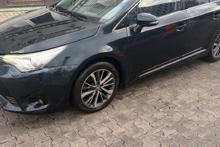 Toyota Avensis 193.000 km 7.400 &euro; München 81243