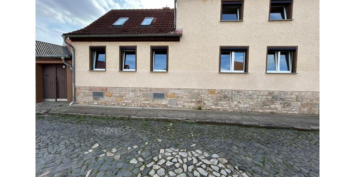 Haus mit Hof zur Miete in Hoym. Einfamilienhaus. Reihenhaus. 3 zimmer