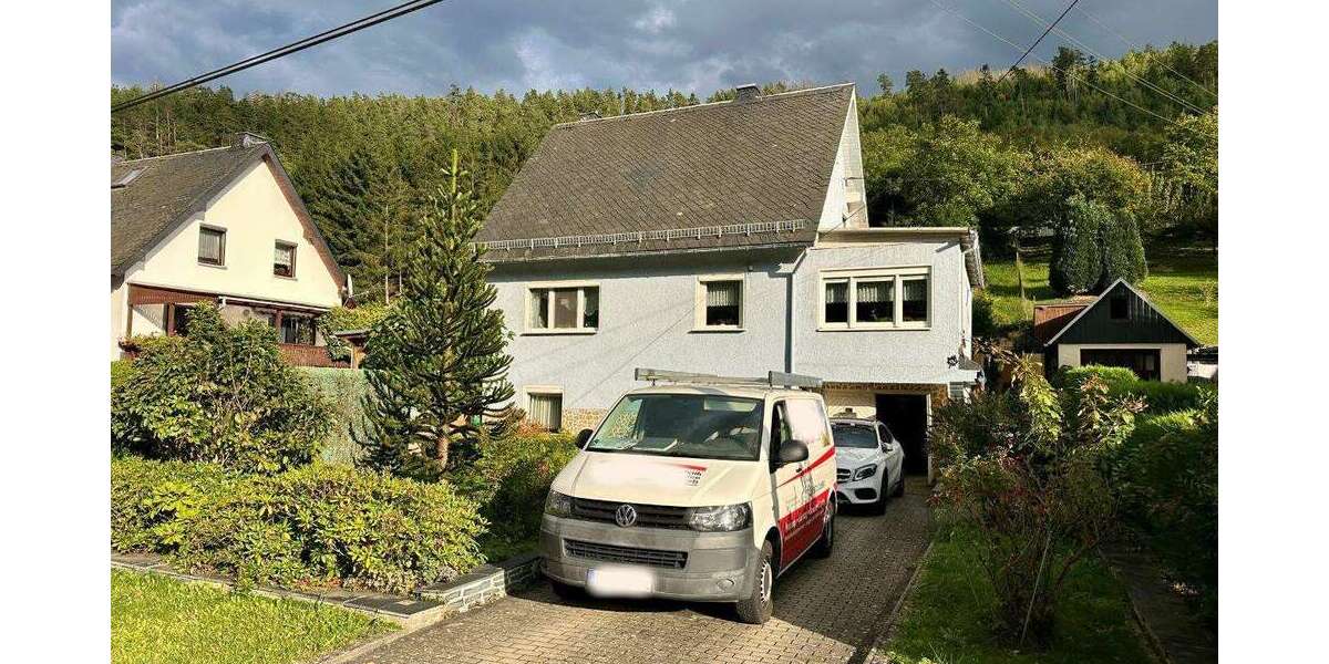 Gepflegtes Einfamilienhaus mit schönen Grundstück, PV-Anlage und Kamin 7 zimmer