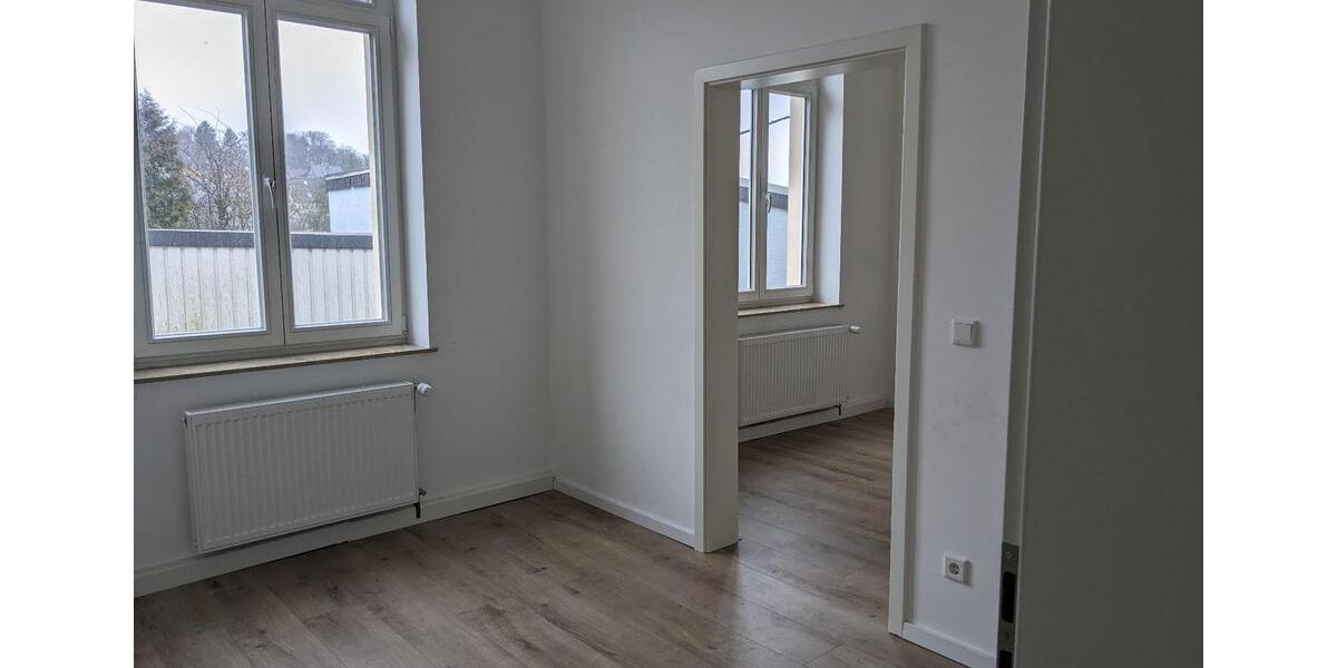 Doppelhaushälfte Solingen - 8 Zimmer, 150 m&sup2;, 1.821&euro; | Angebot:25245627