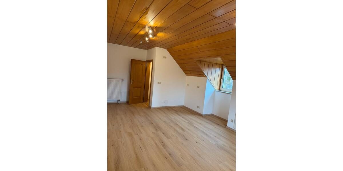 Dachgeschoßwohnung Buttenwiesen - 3 Zimmer, 100 m&sup2;, 925&euro; | Angebot:25236552