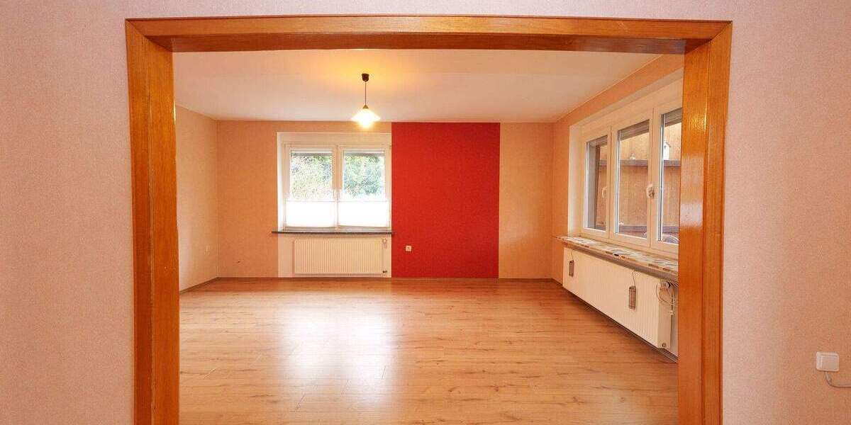 Zentral gelegenes Haus mit schönem Grundstück und Entwicklungspotenzial! 4 zimmer