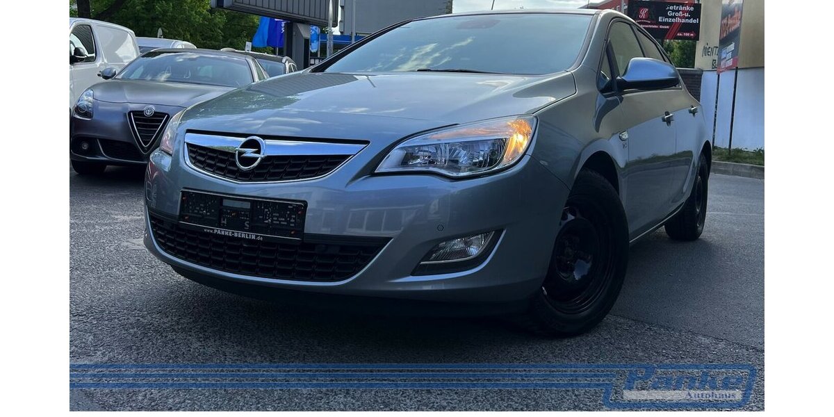 Opel Astra 1.4 150 Jahre *SHZ*PDC*AUX*Teilleder* 112.935 km 6.890 &euro; Berlin 13187