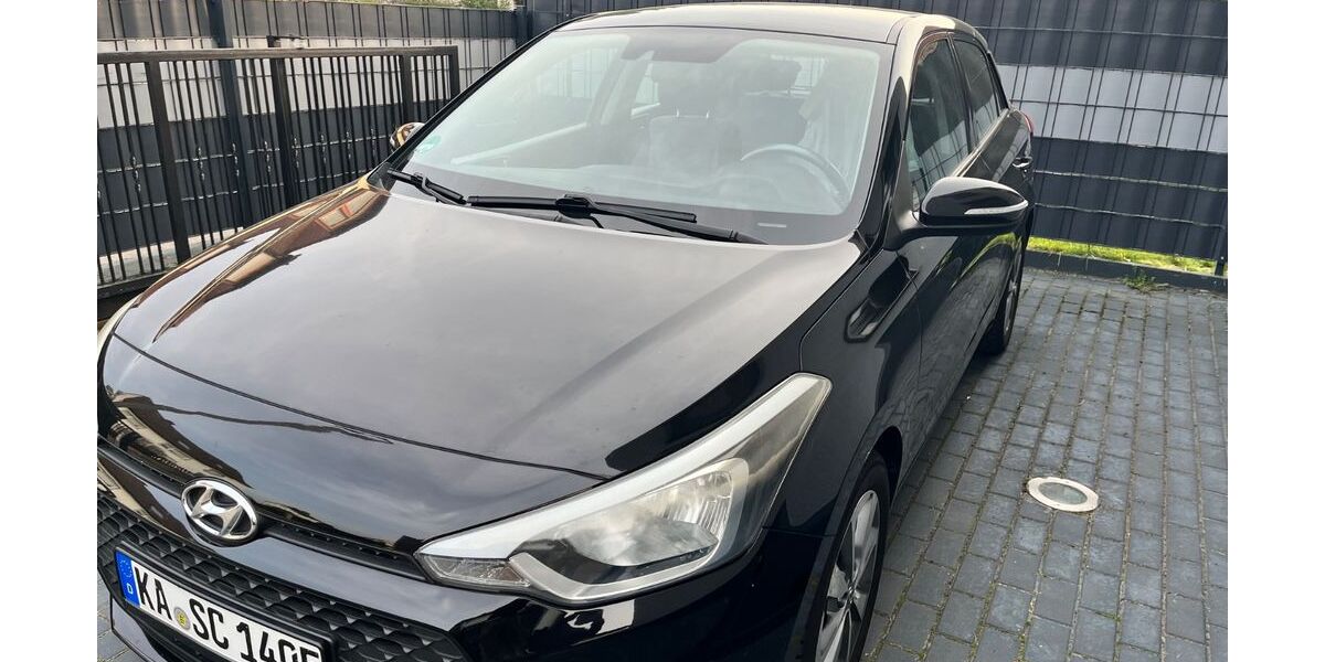 Hyundai i20 93.000 km 7.500 &euro; Römerberg 67354