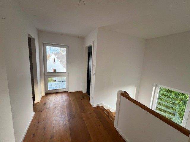 Freigezogenes modernes Doppelhaus mit Doppelcarport 6 zimmer