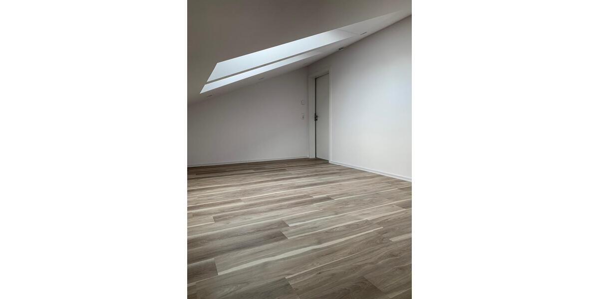 Dachgeschoßwohnung Aurach - 4 Zimmer, 90 m&sup2;, 975&euro; | Angebot:26413777