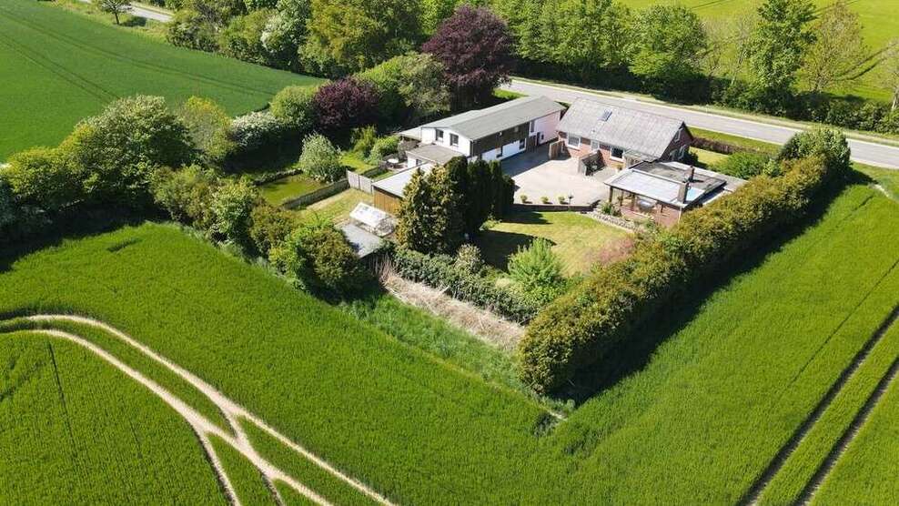Haus zum Kaufen in Husby 320.000 € 255 m²