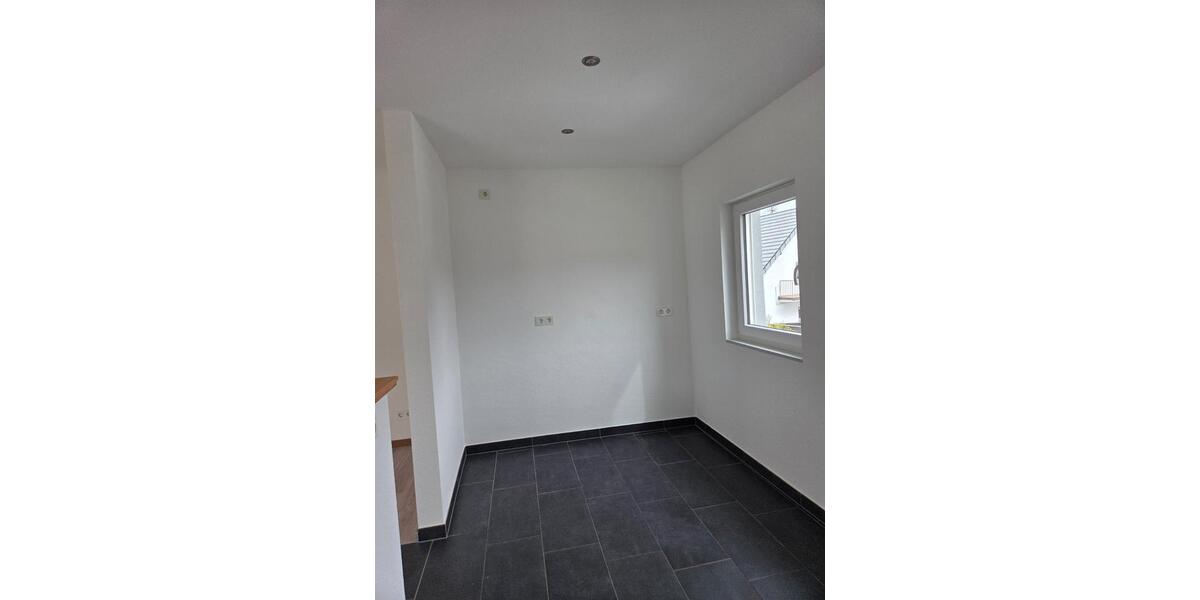 Erdgeschoßwohnung Schmelz - 5 Zimmer, 124 m&sup2;, 780&euro; | Angebot:26408963