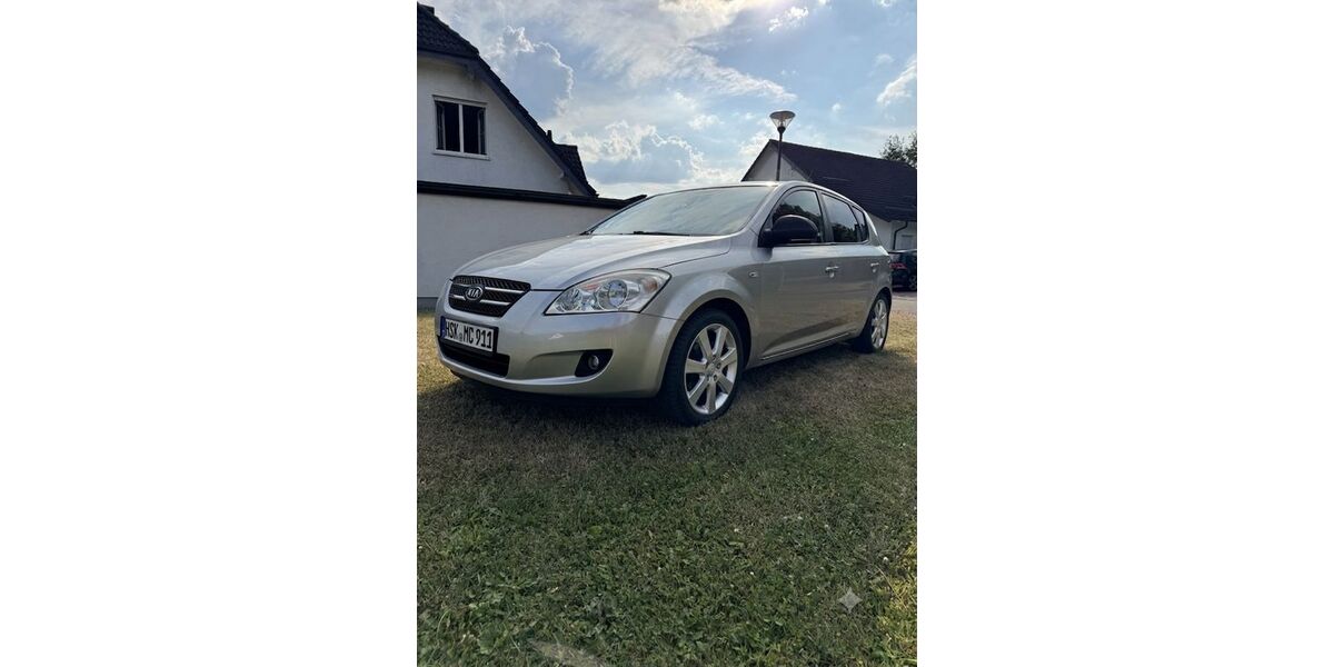 Kia ceed / Ceed 160.498 km 2.700 &euro; Schmallenberg 57392