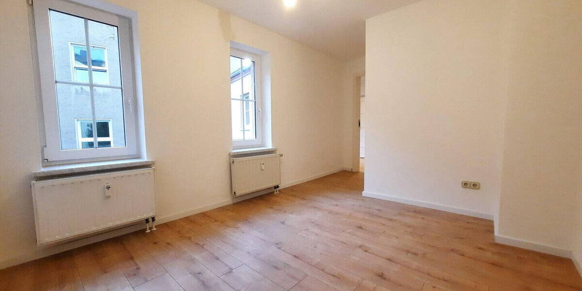 Mehrfamilienhaus, Wohnhaus Sachsen - Limbach-Oberfrohna Limbach-Oberfrohna - 3 Zimmer, 71 m&sup2;, 480&euro; | Angebot:26913716