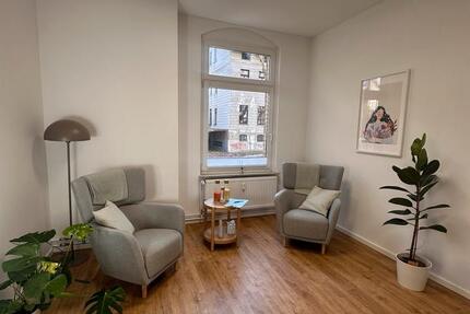 Praxisraum (17qm) inkl. großem Wartebereich ab 01.04.2026 zimmer