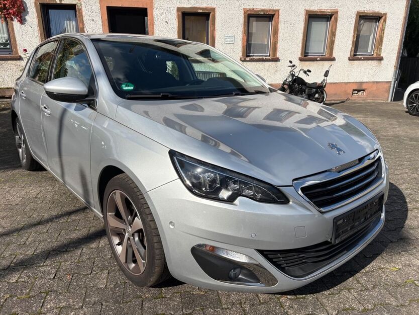 Peugeot 308 89.000 km 8.900 € Völklingen 66333