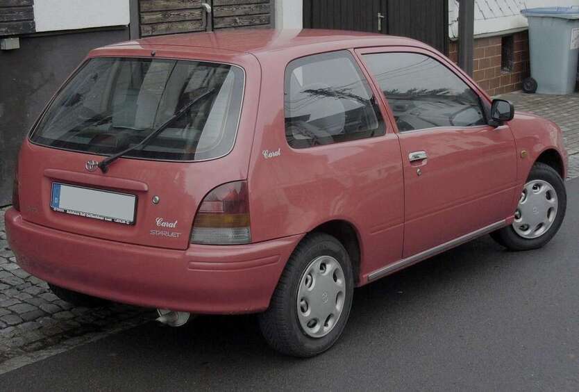 Toyota Starlet 95.000 km 2.150 € Düsseldorf 40477