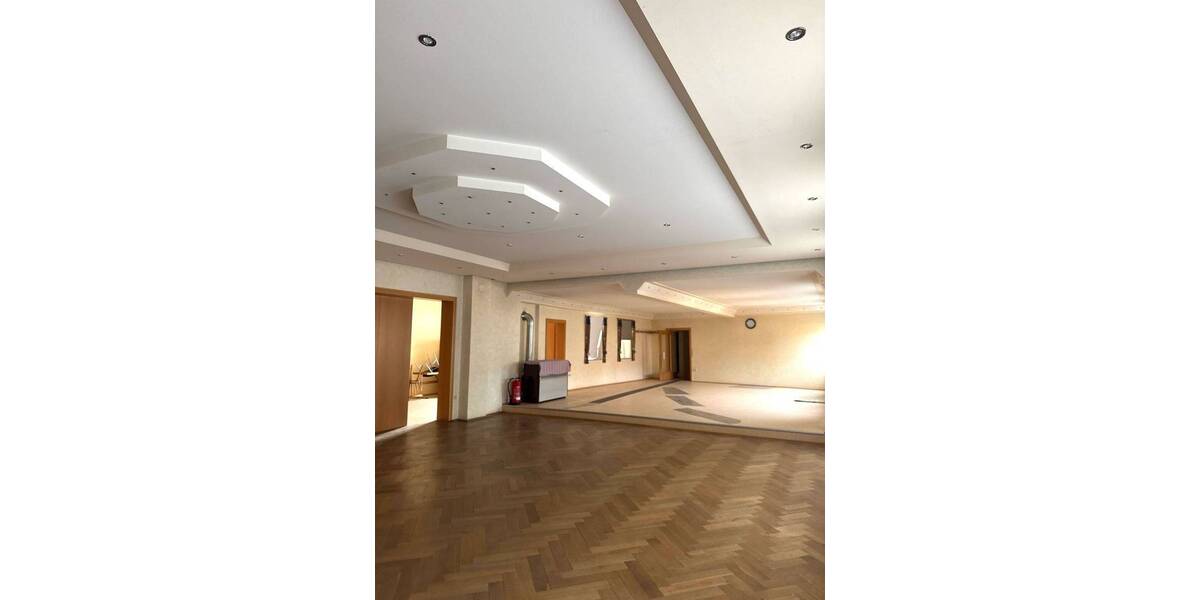 Wohnhaus mit ehem. Gaststätte - Großzügiges Gebäude mit Entwicklungspotenzial (Wohn- und Gewerbefläche ca.265 m² + Nutzfläche ca.155 m²) zimmer