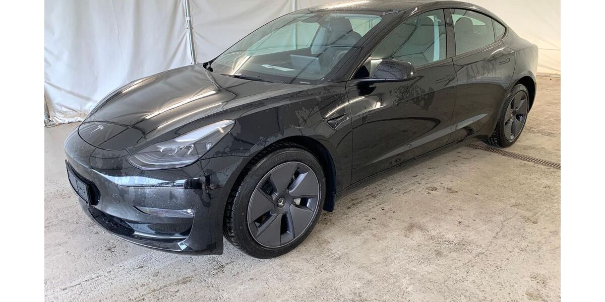 Tesla Model 3 53.857 km 31.350 &euro; Steinbach-Hallenberg OT Herges-Hallenberg 98587
