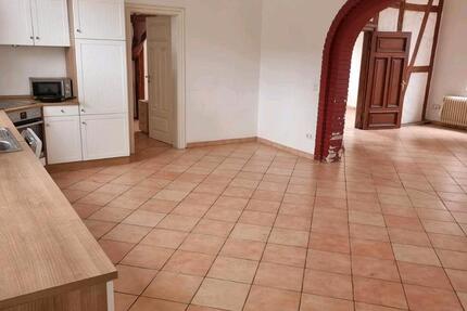 4 Zimmerwohnung mit großem Garten renovierungsbedürftig 4 zimmer