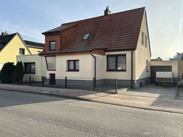 Haus zum Kaufen in Ronnenberg 599.000 € 244 m² 8 zimmer
