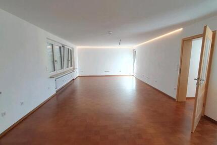 4 Zimmer Whg., 120 qm, hochwertig renoviert in Wenzenbach 4 zimmer