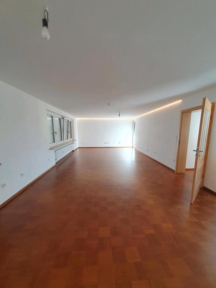 4 Zimmer Whg., 120 qm, hochwertig renoviert in Wenzenbach 4 zimmer