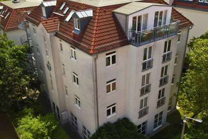 Vielseitig nutzbare Einheit mit Gartenanteil und Stellplatz in gefragter Lage 3 zimmer